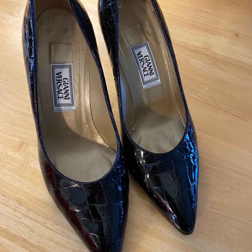 Vintage Gianni Versace Crest Heels